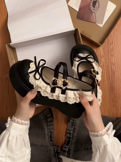 کفش مری جین فرانسوی با گیپور و سگک قلبی – استایل لولیتا و وینتیج ترند 2025 کد 777