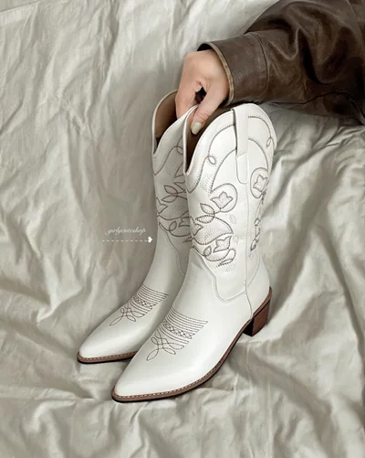 بوت کابوی سفید گلدوزی‌شده زنانه کد 819