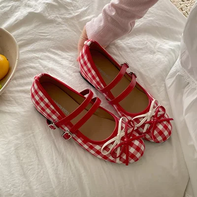 کفش عروسکی بنددار دو سگک | طرح چهارخونه و خال‌دار کیوت